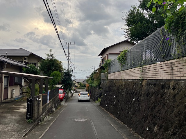 【前面道路含む現地写真】 | 三島市芙蓉台 中古住宅 EH04857 | 三島市芙蓉台1丁目　前面道路