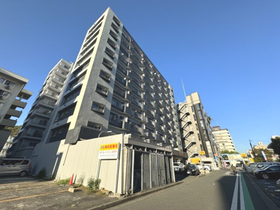 【外観】 | 横浜根岸ダイヤモンドマンション | 総戸数190戸、1973年8月築、管理人は日勤勤務につき管理体制良好です♪