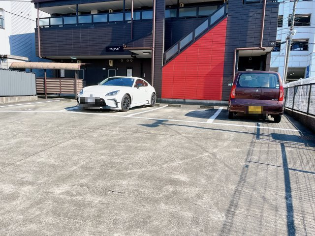 マーサ21の駐車場