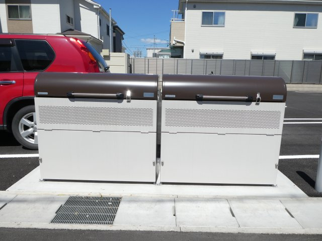 マルベリーのその他共用部分|敷地内にあるゴミストッカーです。