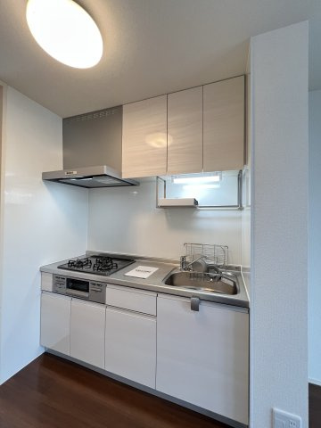 マルベリーのキッチン|ガスコンロ、グリル付きのシステムキッチンです。