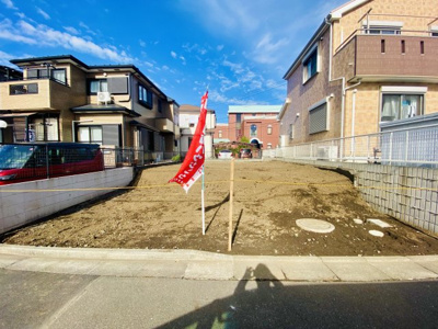 【前面道路含む現地写真】 | ☆整形地３９坪！旧開発分譲地内の整った住宅街☆仲介手数料不要／綾瀬市上土棚中２丁目 | カースペース並列２台の造作も可能です(*´ω｀*)常用で２台使いや来客時のスペースとしても重宝しますね♪
