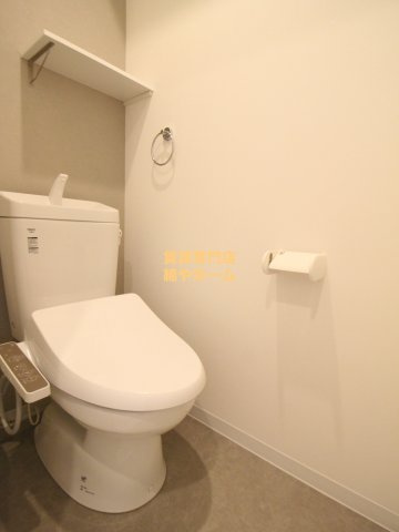 NU岸里駅前のトイレ|清潔感のあるトイレです