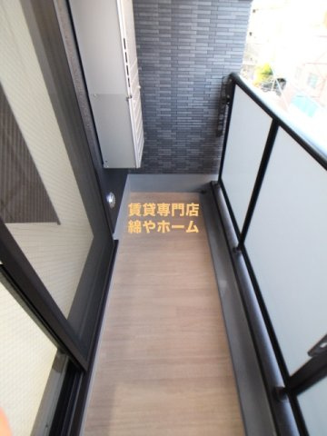NU岸里駅前のバルコニー