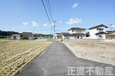 【前面道路含む現地写真】 | 【真備町辻田／７７坪／南西道路／角地／780万円】住宅用地に最適です。陽当たり良♪通風良◎