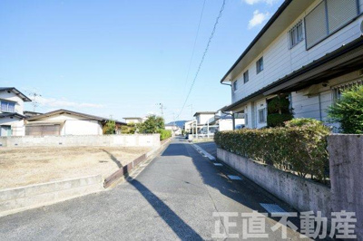 【前面道路含む現地写真】 | 【真備町辻田／７７坪／南西道路／角地／780万円】住宅用地に最適です。陽当たり良♪通風良◎
