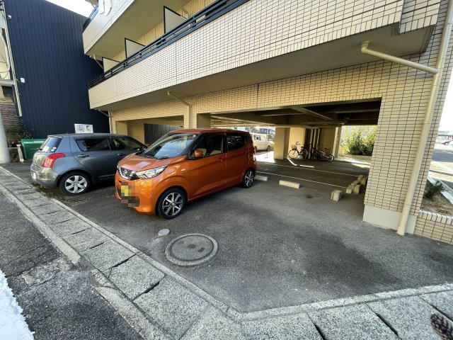 グレイスセントラルMの駐車場