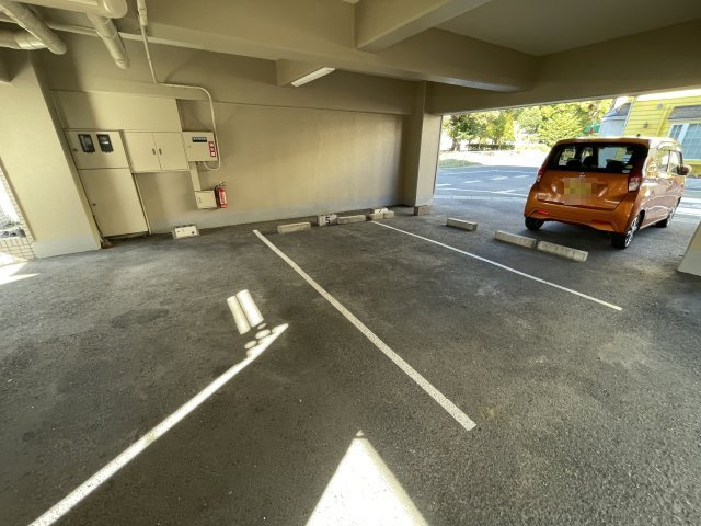 グレイスセントラルMの駐車場