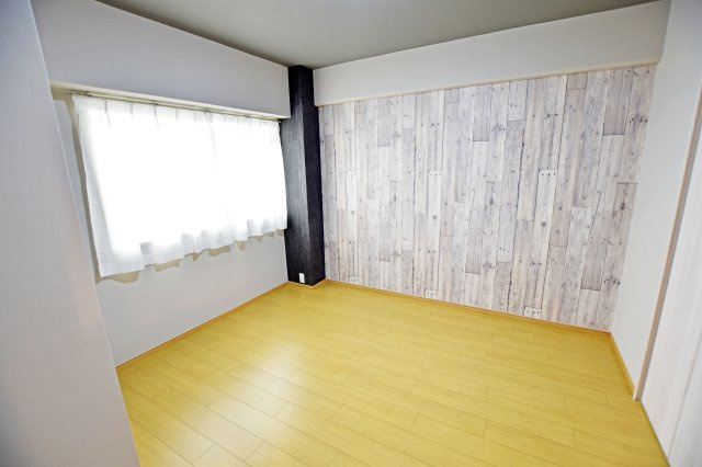 イスズハイツベル夙川公園の洋室|-洋室5.6帖-
全室洋室、フローリング仕様◎家具や敷物のカスタマイズを楽しめます。