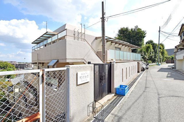 イスズハイツベル夙川公園の外観|阪急「苦楽園口」駅徒歩13分×ビンテージ感のある落ち着いた雰囲気の2SLDK！2023年8月室内リフォーム済で大変美麗です。即日内覧可能です。皆様からのご連絡を心よりお待ちしております。