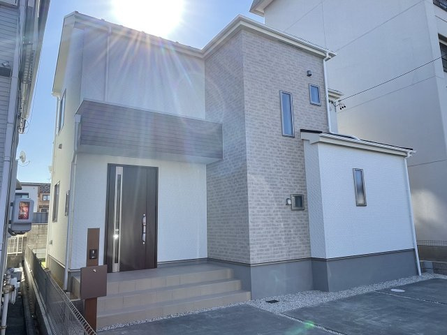 千種区東千種台｜名古屋市の戸建ならホームアップの駐車場|並列3台駐車可能(車種による)