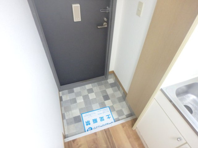 【玄関】 | カサ・カルロサⅡ | 明るい玄関です