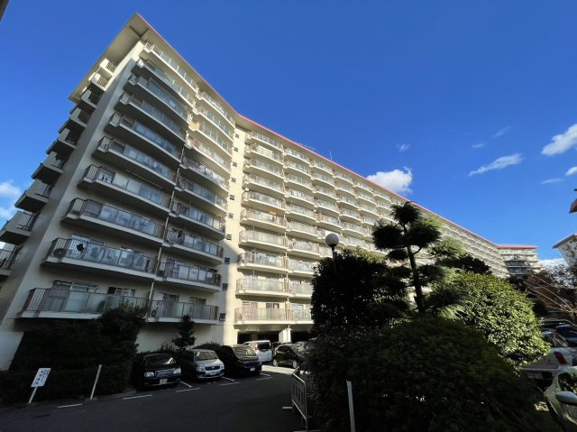 クローバーハイツ森小路二号棟の外観