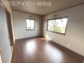 【洋室】 | 瑞穂市穂積！軽量鉄骨造築35年！JR穂積駅まで徒歩7分！穂積小学校まで徒歩4分！リフォーム済みです！ | 瑞穂市穂積！軽量鉄骨造築35年！JR穂積駅まで徒歩7分！穂積小学校まで徒歩4分！リフォーム済みです！