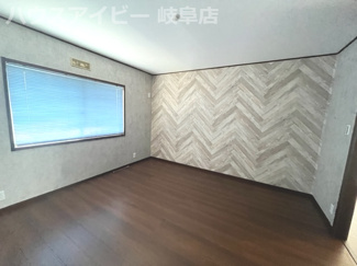 【洋室】 | 瑞穂市穂積！軽量鉄骨造築35年！JR穂積駅まで徒歩7分！穂積小学校まで徒歩4分！リフォーム済みです！ | 瑞穂市穂積！軽量鉄骨造築35年！JR穂積駅まで徒歩7分！穂積小学校まで徒歩4分！リフォーム済みです！