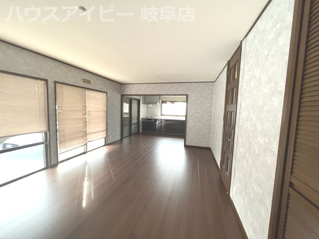 瑞穂市穂積！軽量鉄骨造築35年！JR穂積駅まで徒歩7分！穂積小学校まで徒歩4分！リフォーム済みです！の居間・リビング|瑞穂市穂積！軽量鉄骨造築35年！JR穂積駅まで徒歩7分！穂積小学校まで徒歩4分！リフォーム済みです！