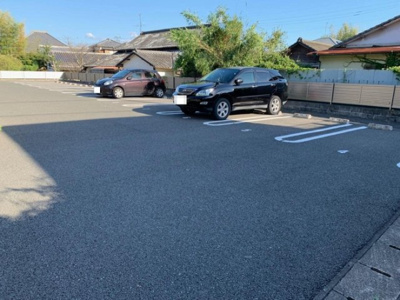 【駐車場】 | アジュールブルー | 駐車場完備です