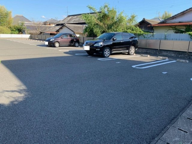 【駐車場】 | アジュールブルー | 駐車場完備です