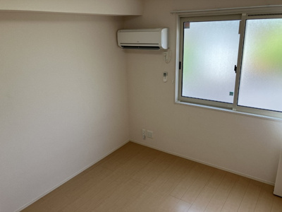 【洋室】 | アジュールブルー | ゆったりした洋室です