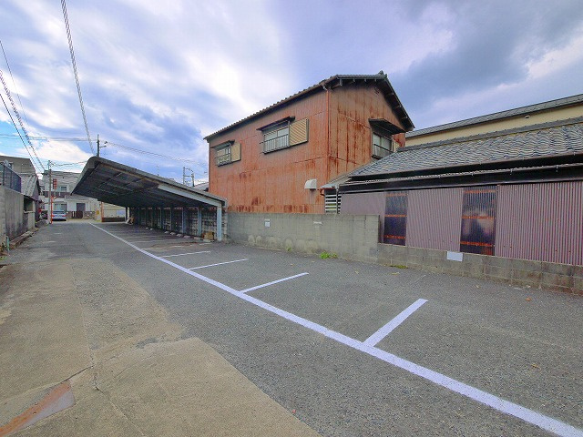 東包永町貸家の駐車場