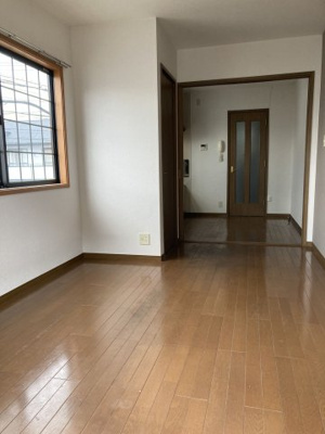 【居間・リビング】 | ベルエキップ大橋南Ⅱ | 別号室の写真になります。現況優先。