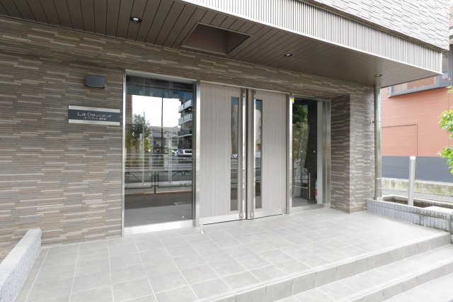 LaDouceur新小岩 のエントランス