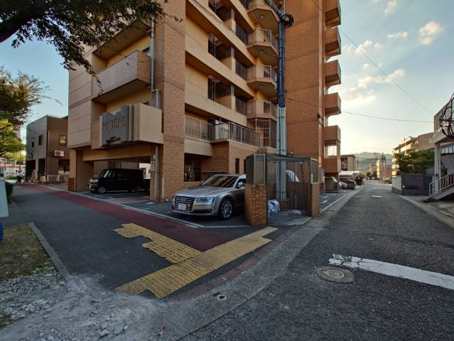 ーリヴィエールソフィア徳力ー２LDKー【小倉南区　中古マンション】の駐車場|ーリヴィエールソフィア徳力ー２LDKー【小倉南区　中古マンション】