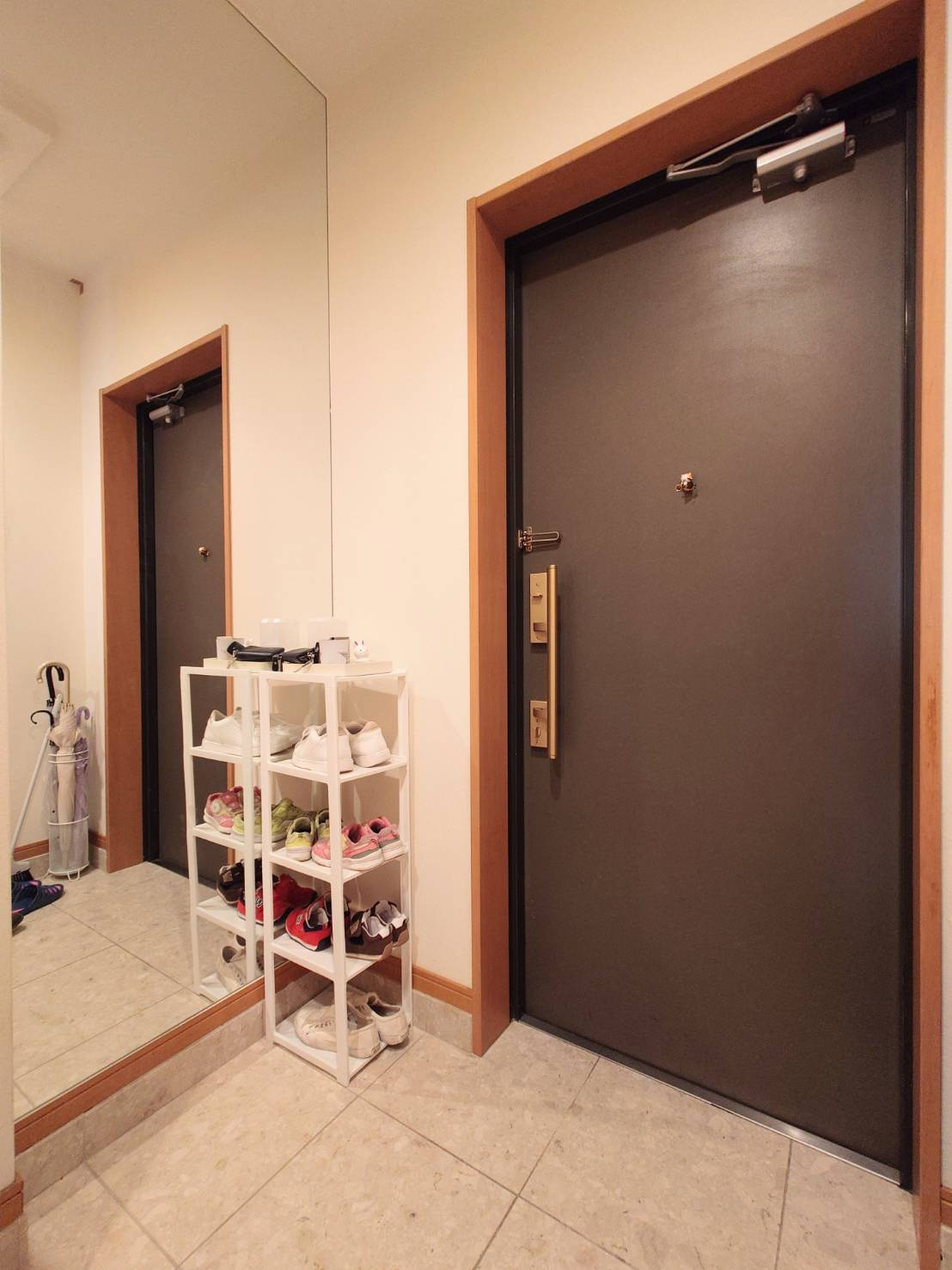 ーリヴィエールソフィア徳力ー２LDKー【小倉南区　中古マンション】の外観|玄関には大きな姿見付き♪　ーリヴィエールソフィア徳力ー２LDKー【小倉南区　中古マンション】