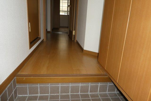 クレストールＤの玄関