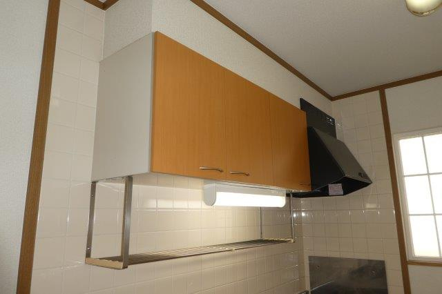 クレストールＤのキッチン|吊戸