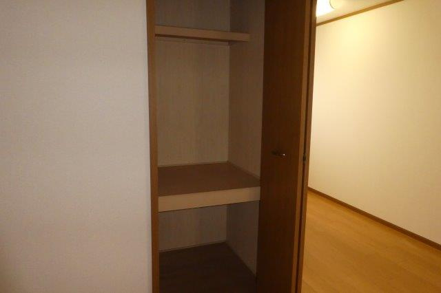 クレストールＤの収納|LDK収納
