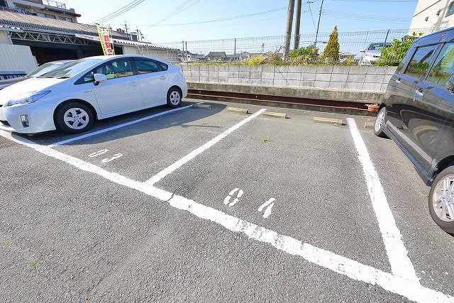 恋の窪駐車場の外観