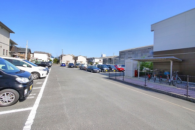 恋の窪駐車場の外観