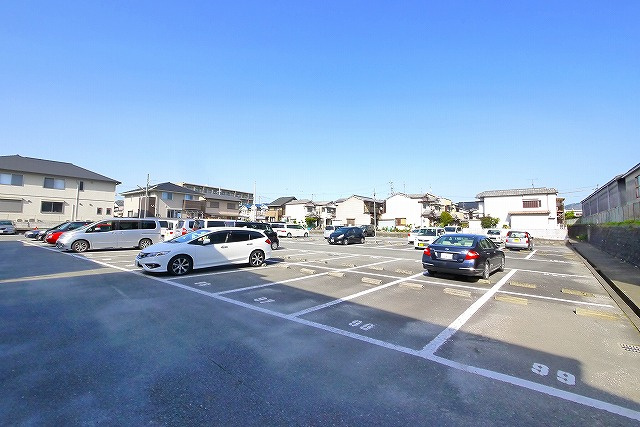 恋の窪駐車場の外観