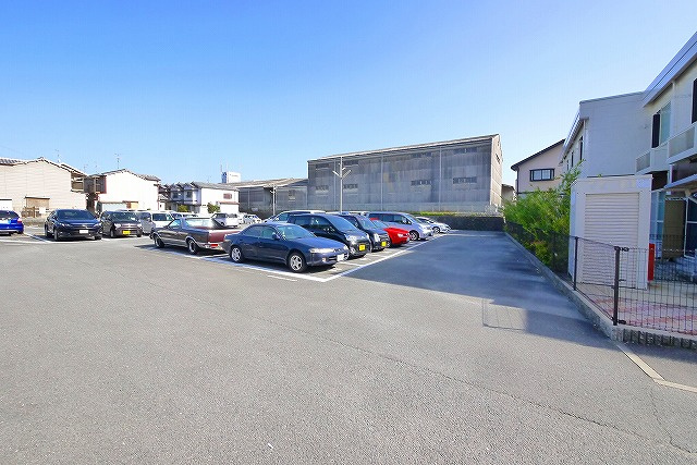 恋の窪駐車場の外観