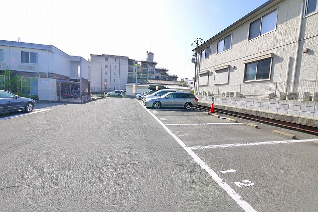 恋の窪駐車場の外観