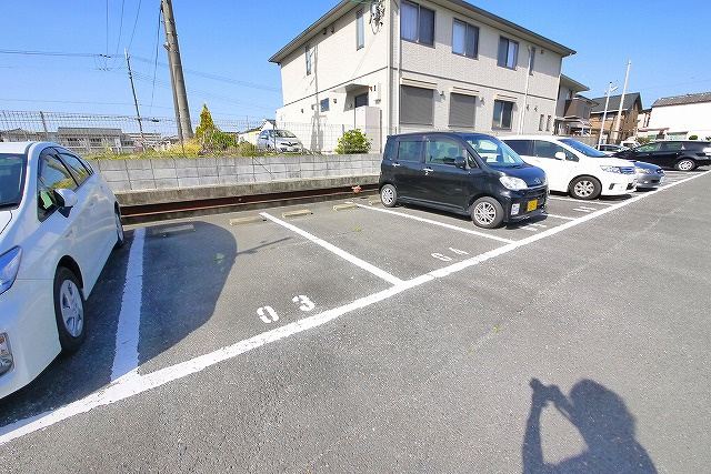 恋の窪駐車場の外観