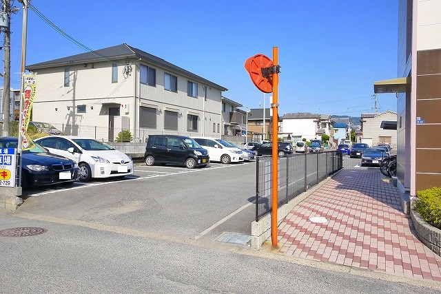 恋の窪駐車場の外観