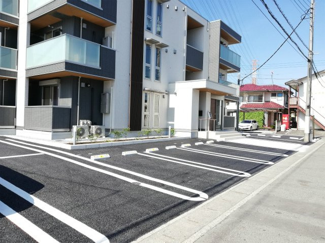 シャ・ソヴァージュの駐車場