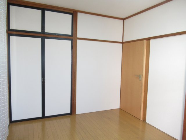 ムツミハイツＢの洋室|明るい洋室です