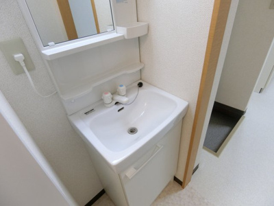 【洗面所】 | ファミール愛隣 | 独立洗面台も新品です。