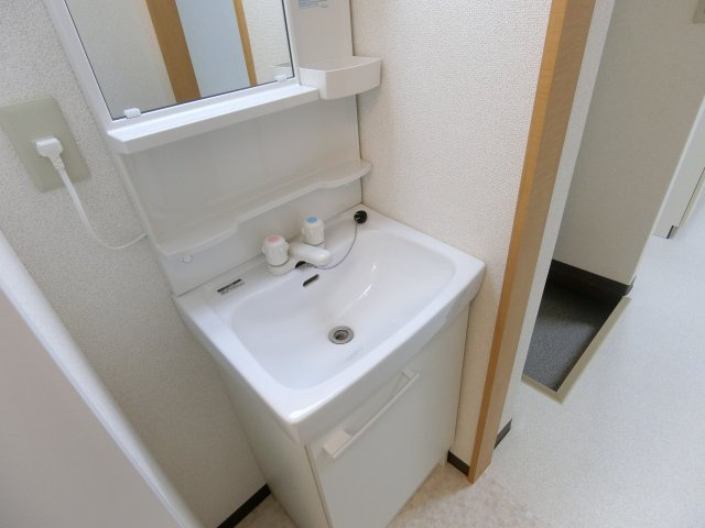 【洗面所】 | ファミール愛隣 | 独立洗面台も新品です。