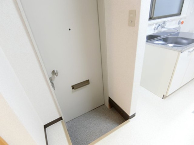 【玄関】 | ファミール愛隣 | 下駄箱設置スペースもとれます。