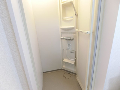 【シャワールーム】 | ファミール愛隣 | シャワールームは新品に入替えました。