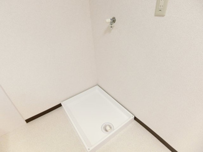 【設備】 | ファミール愛隣 | 室内洗濯機置き場には排水パン付き。