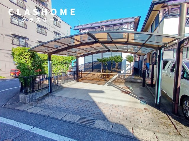 清水様貸家の駐車場