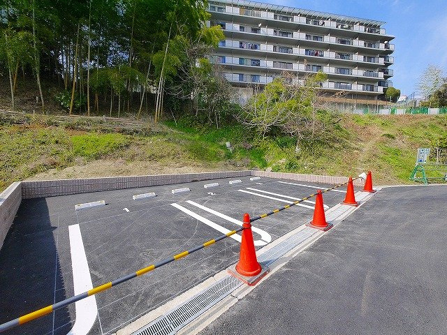 セレーノ東生駒Ｃの駐車場