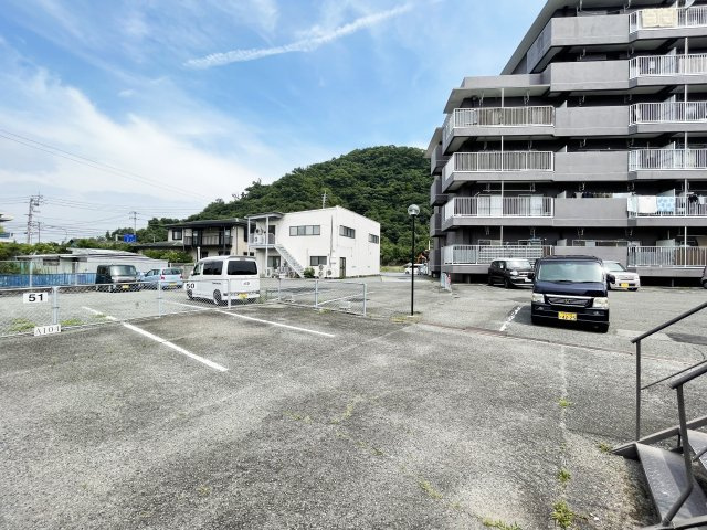 ガーデンヒルズ新浜Ⅰの駐車場