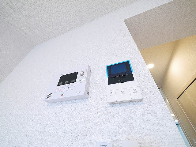 セレーノ東生駒Ｃのセキュリティ|モニター付きインターホンです