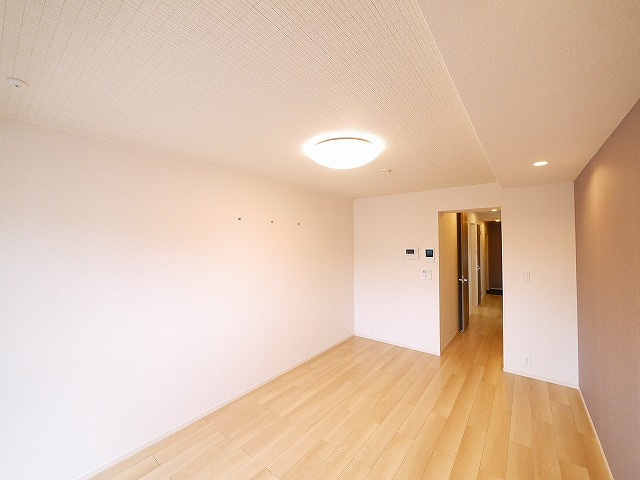 セレーノ東生駒Ｃの居間・リビング|こちらの居間で趣味の時間をお楽しみください